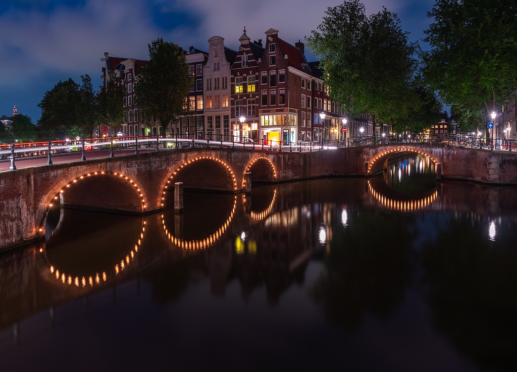 Amsterdam-mit clear night filter.jpg